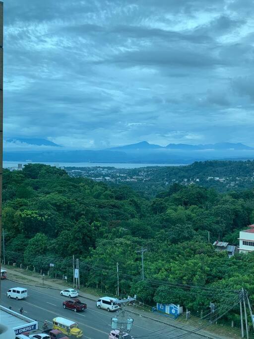 Spacious 2-Bedroom Condo,Wifi,Netflix,Free Parking Cagayan de Oro Bagian luar foto